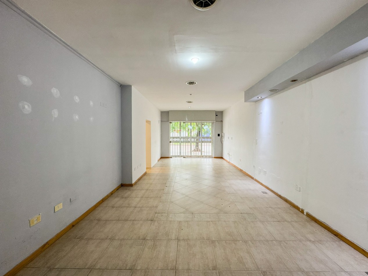 Casa 4 Dormitorios en Macrocentro con Local Comercial Al Frente