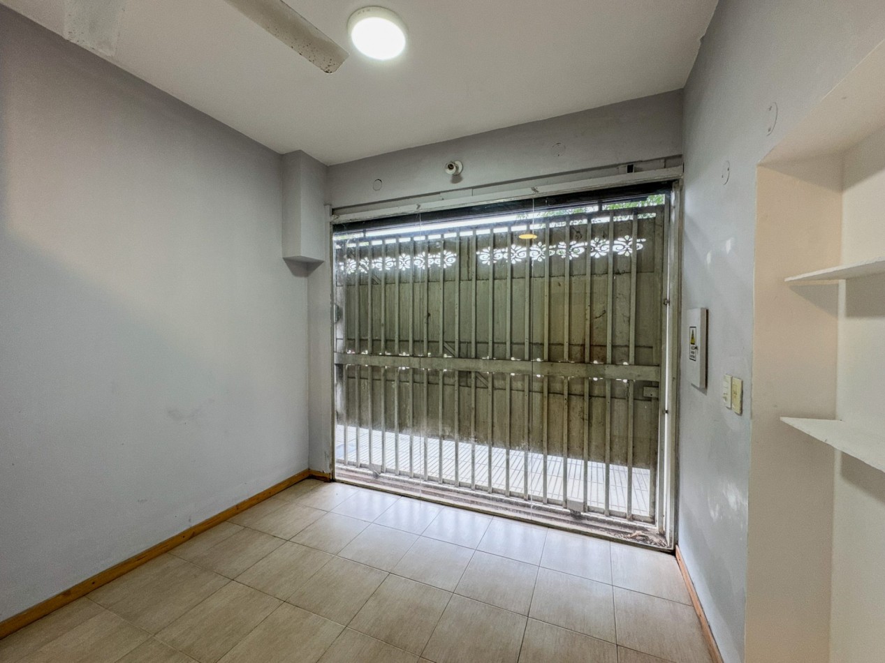 Casa 4 Dormitorios en Macrocentro con Local Comercial Al Frente