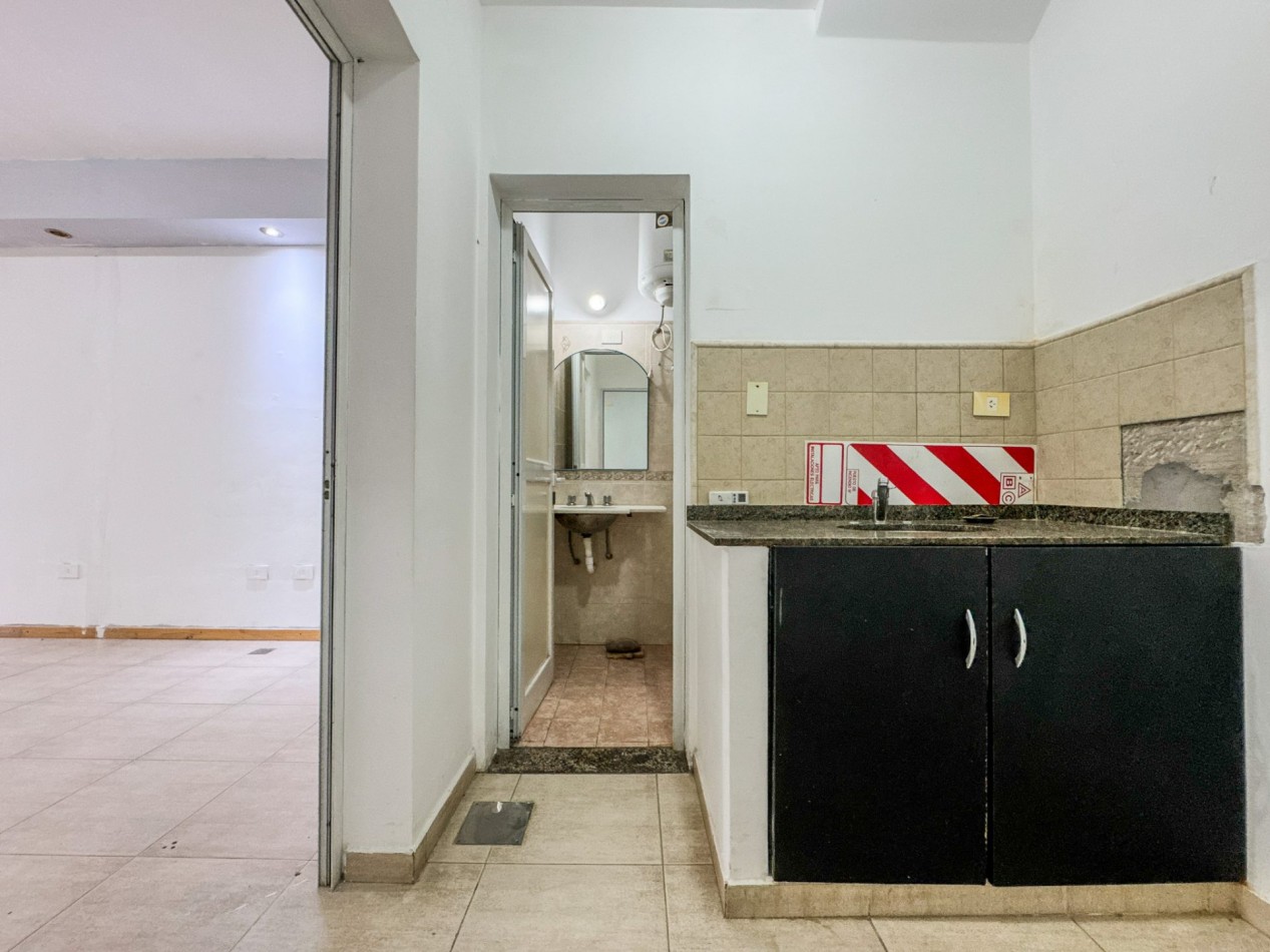 Casa 4 Dormitorios en Macrocentro con Local Comercial Al Frente