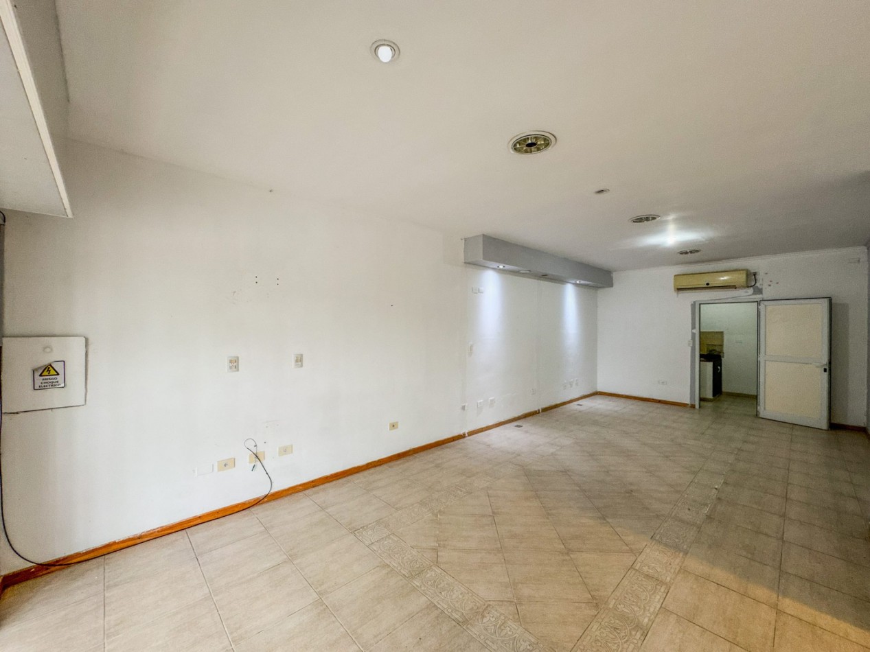 Casa 4 Dormitorios en Macrocentro con Local Comercial Al Frente