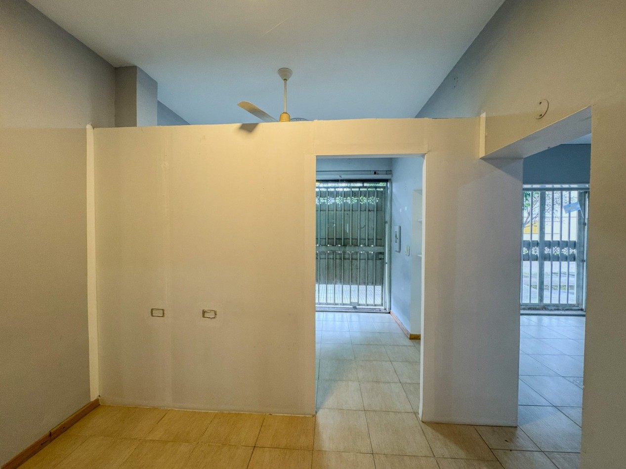 Casa 4 Dormitorios en Macrocentro con Local Comercial Al Frente