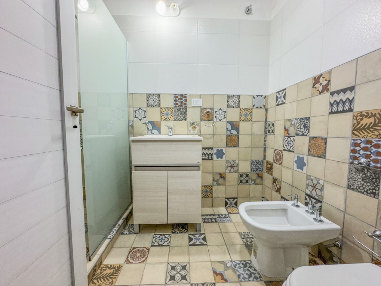 Casa 4 Dormitorios en Macrocentro con Local Comercial Al Frente