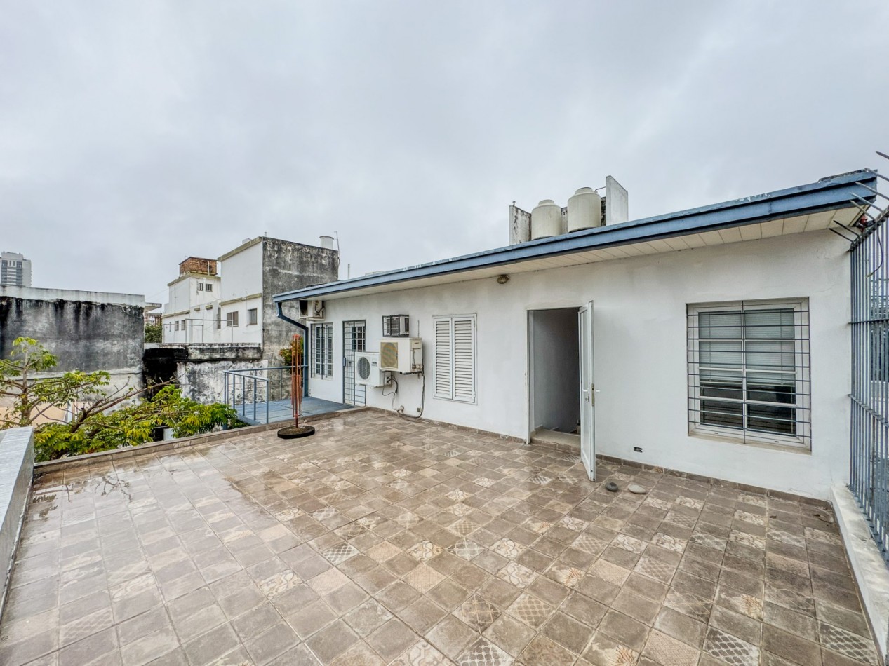 Casa 4 Dormitorios en Macrocentro con Local Comercial Al Frente