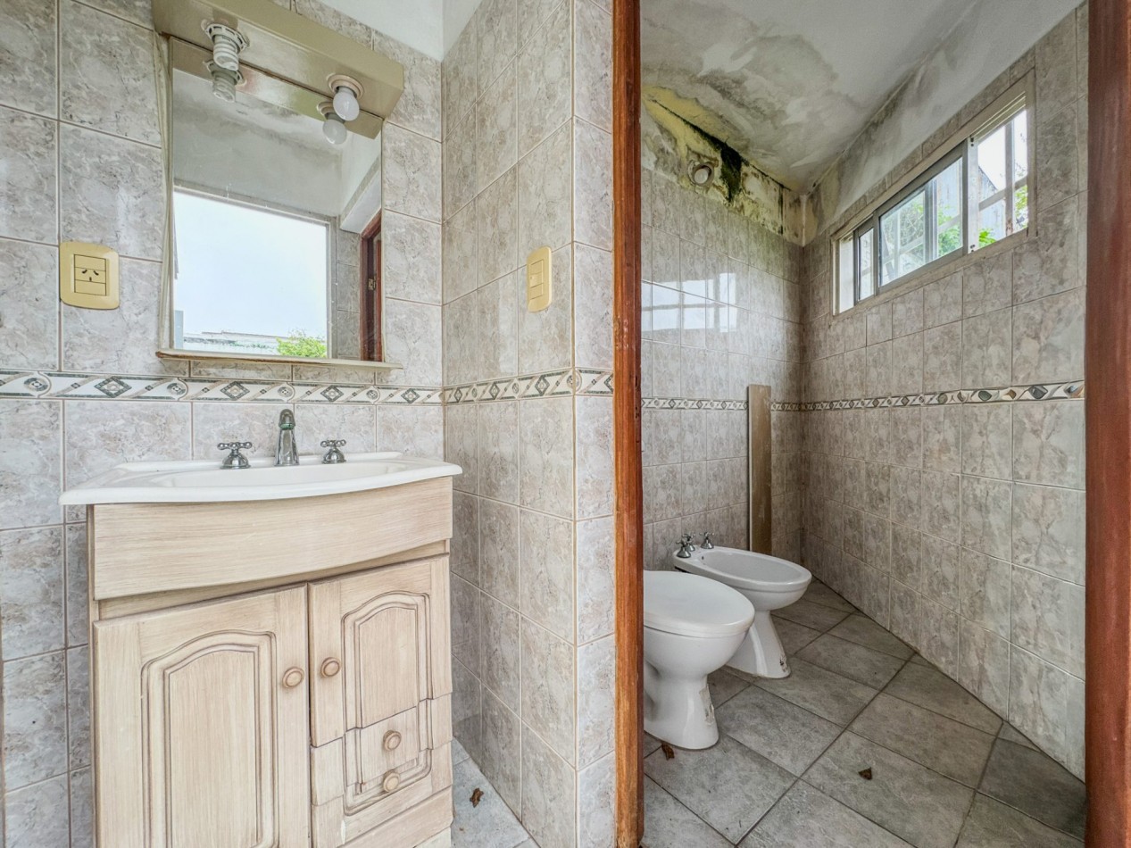 Casa 4 Dormitorios en Macrocentro con Local Comercial Al Frente