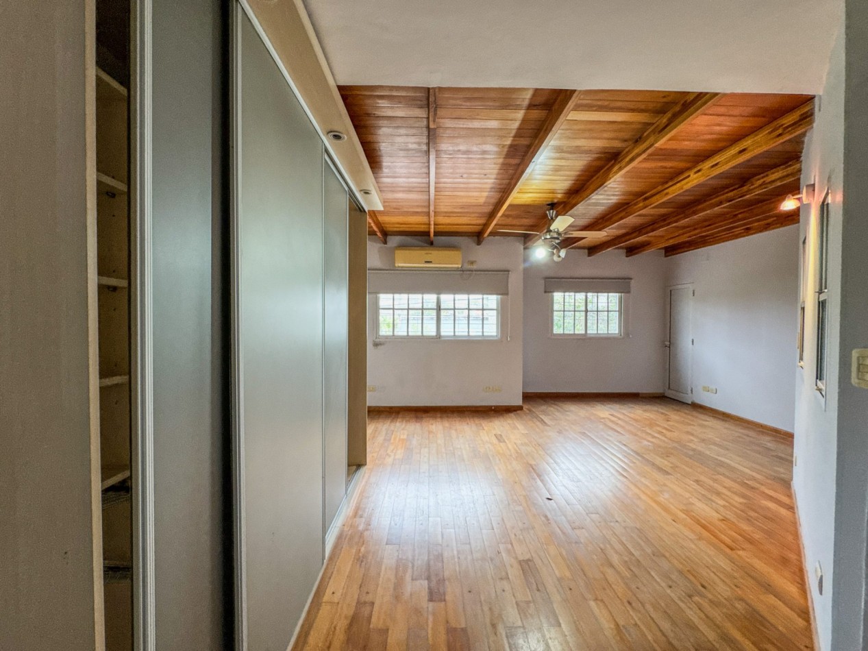 Casa 4 Dormitorios en Macrocentro con Local Comercial Al Frente