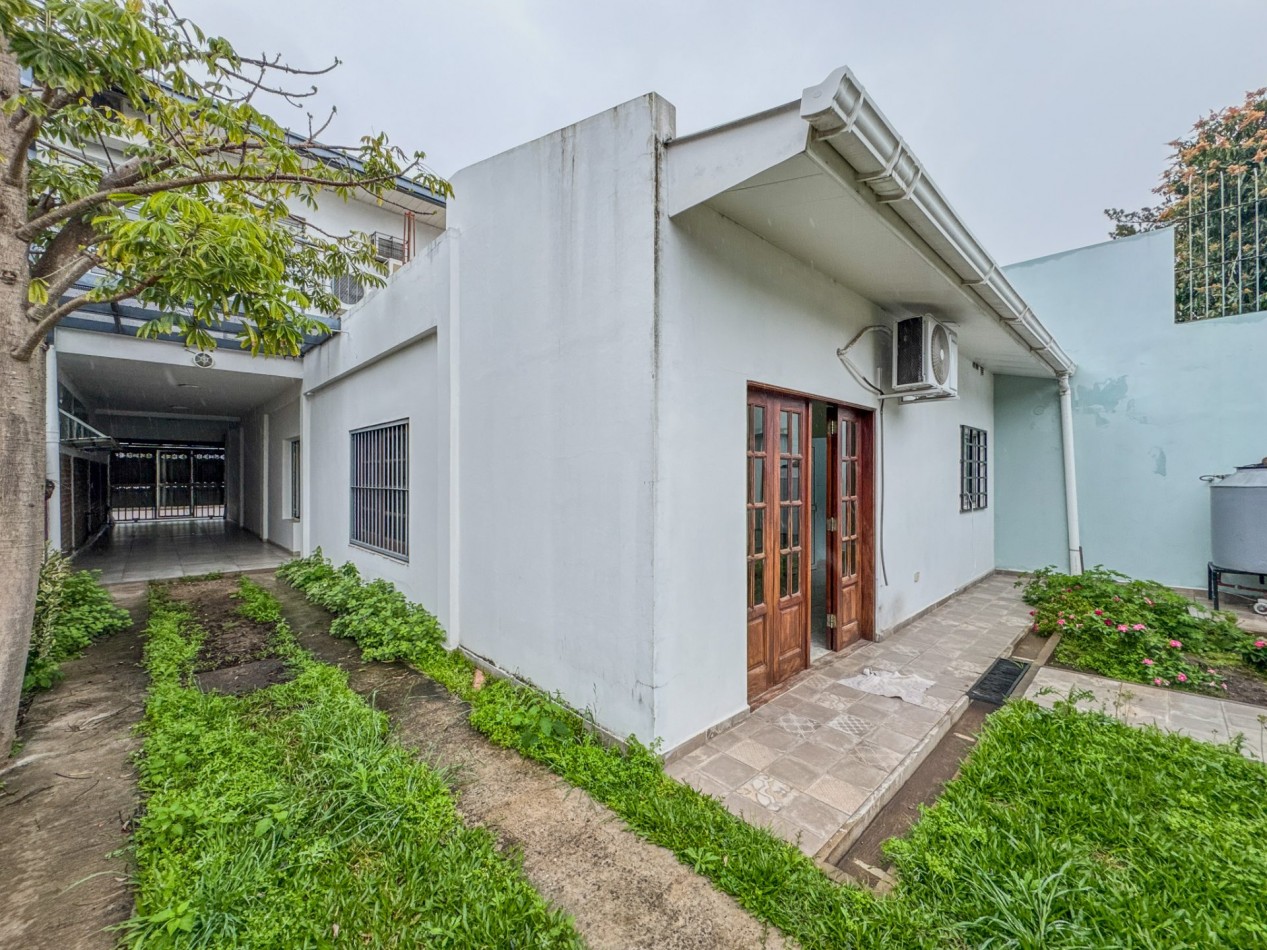 Casa 4 Dormitorios en Macrocentro con Local Comercial Al Frente