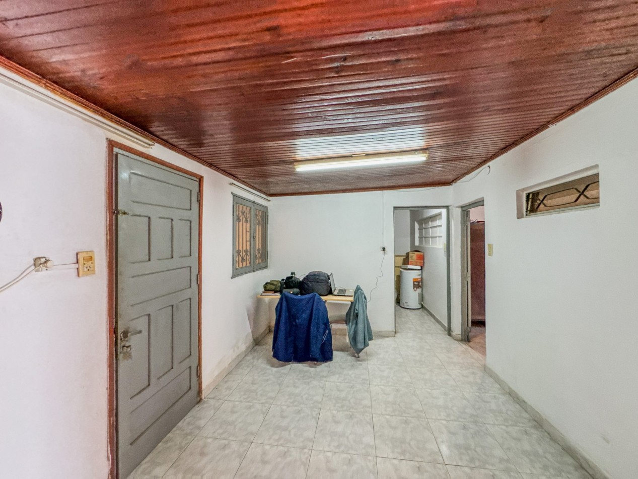 Casa con pileta y quincho independiente en terreno de 500 m² — Fontana