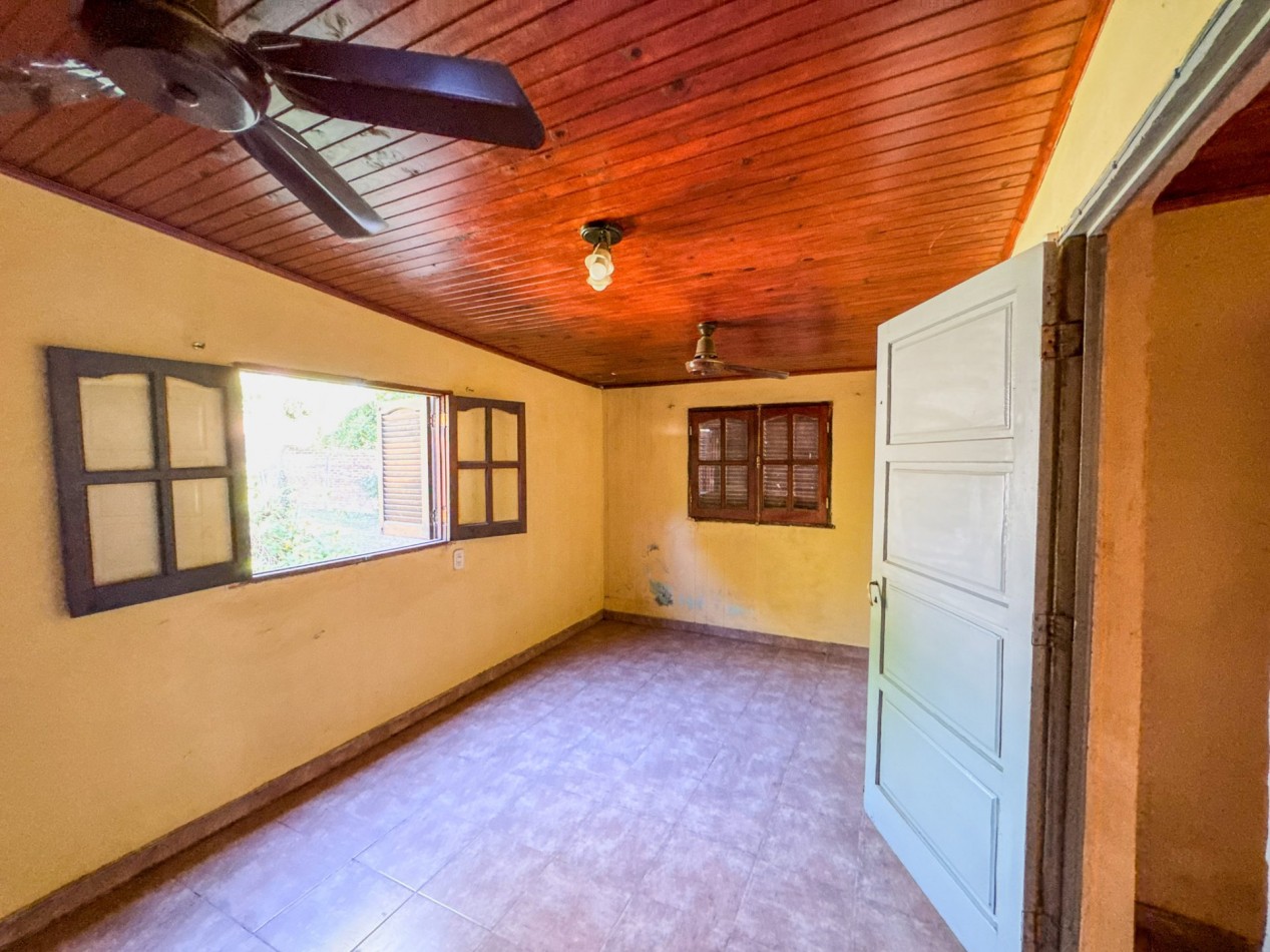 Casa con pileta y quincho independiente en terreno de 500 m² — Fontana