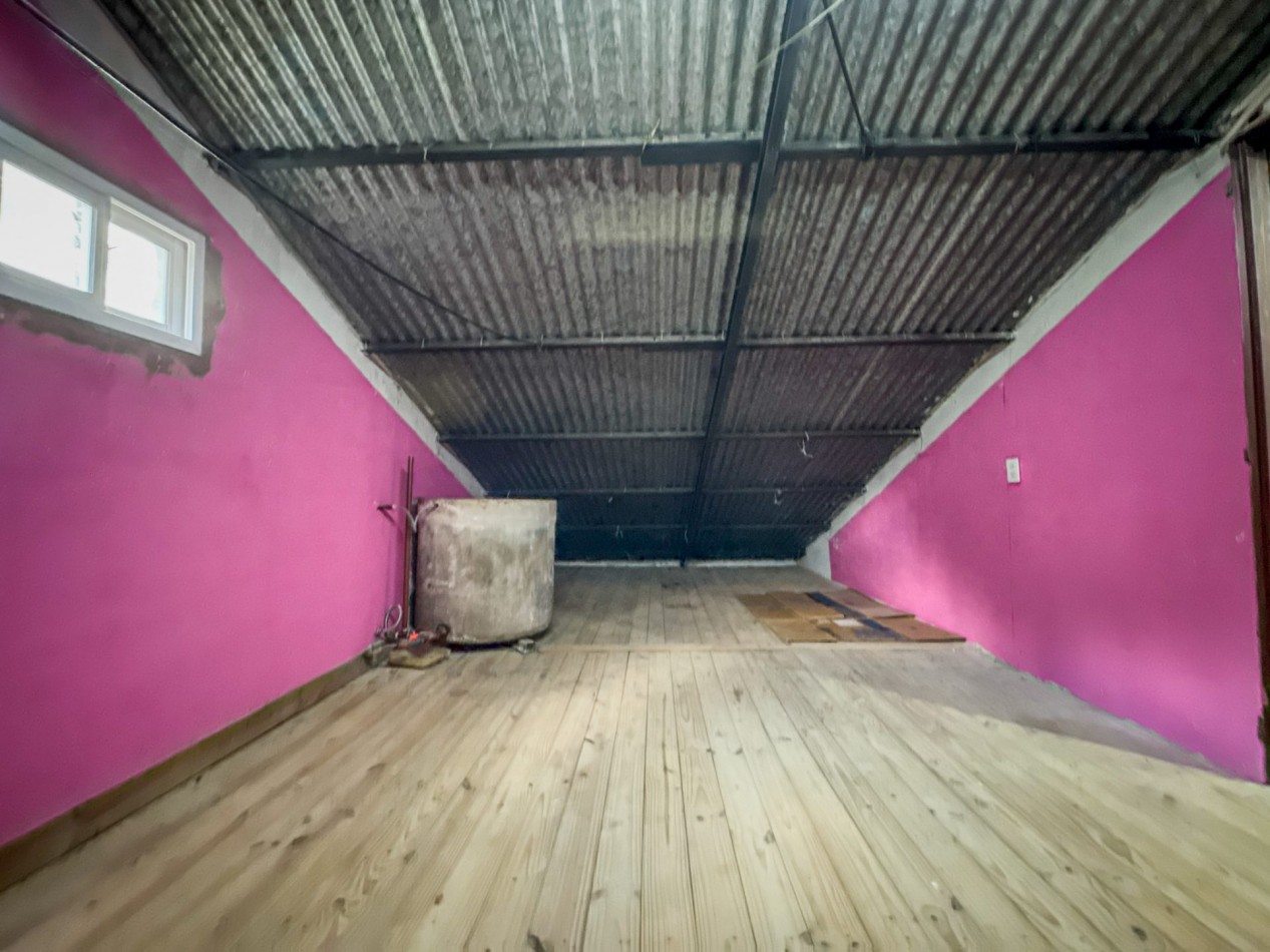 Casa con local y deposito en terreno de 400 m² — a 50 m de Av. Soberania Nacional