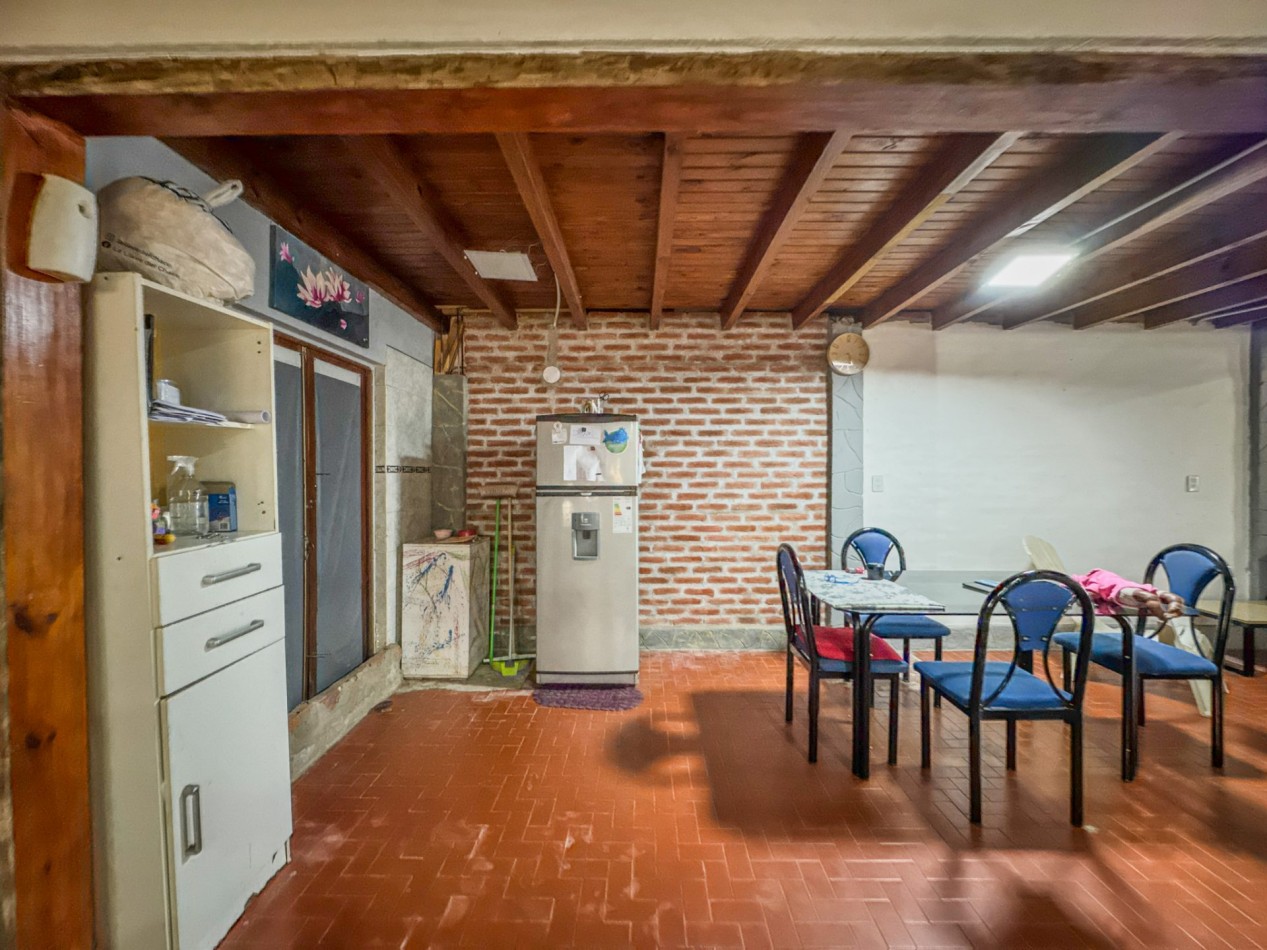 Casa con local y deposito en terreno de 400 m² — a 50 m de Av. Soberania Nacional