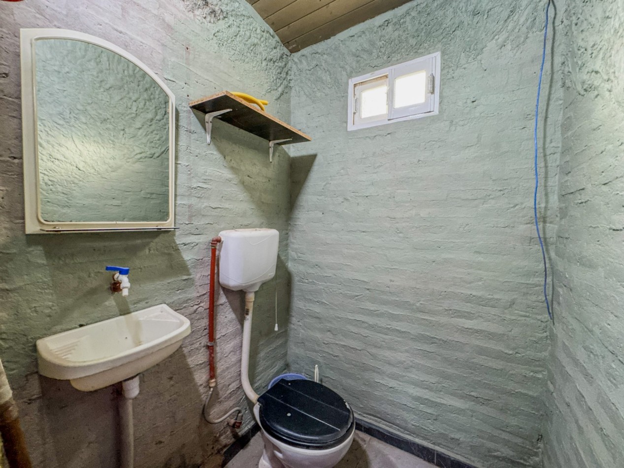 Casa con local y deposito en terreno de 400 m² — a 50 m de Av. Soberania Nacional