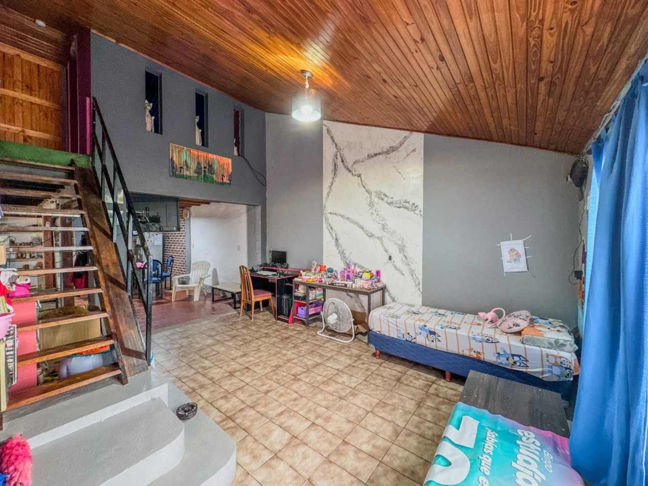 Casa con local y deposito en terreno de 400 m² — a 50 m de Av. Soberania Nacional