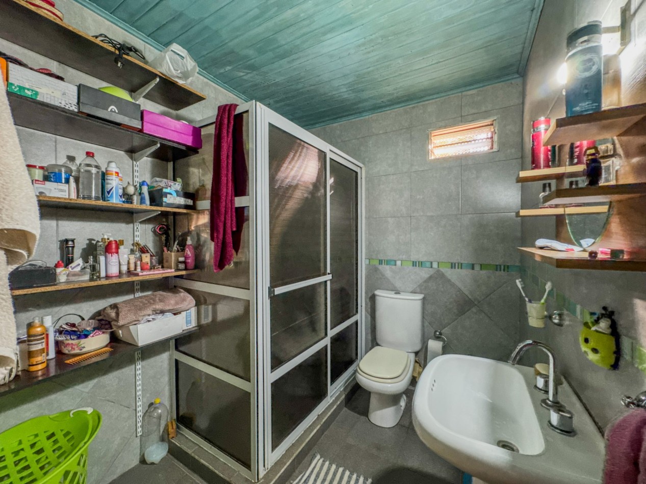 Casa con local y deposito en terreno de 400 m² — a 50 m de Av. Soberania Nacional