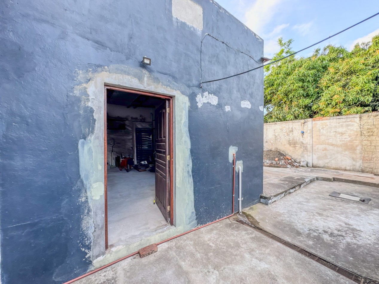 Casa con local y deposito en terreno de 400 m² — a 50 m de Av. Soberania Nacional