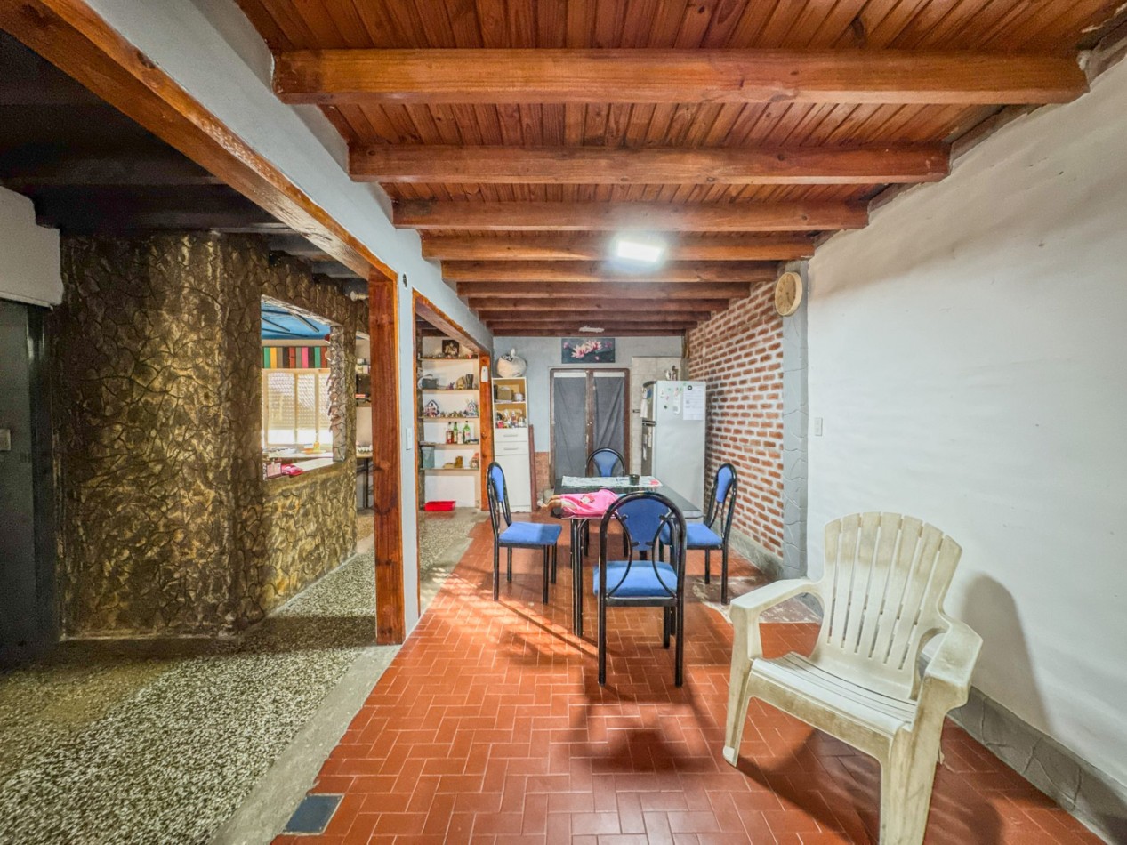 Casa con local y deposito en terreno de 400 m² — a 50 m de Av. Soberania Nacional