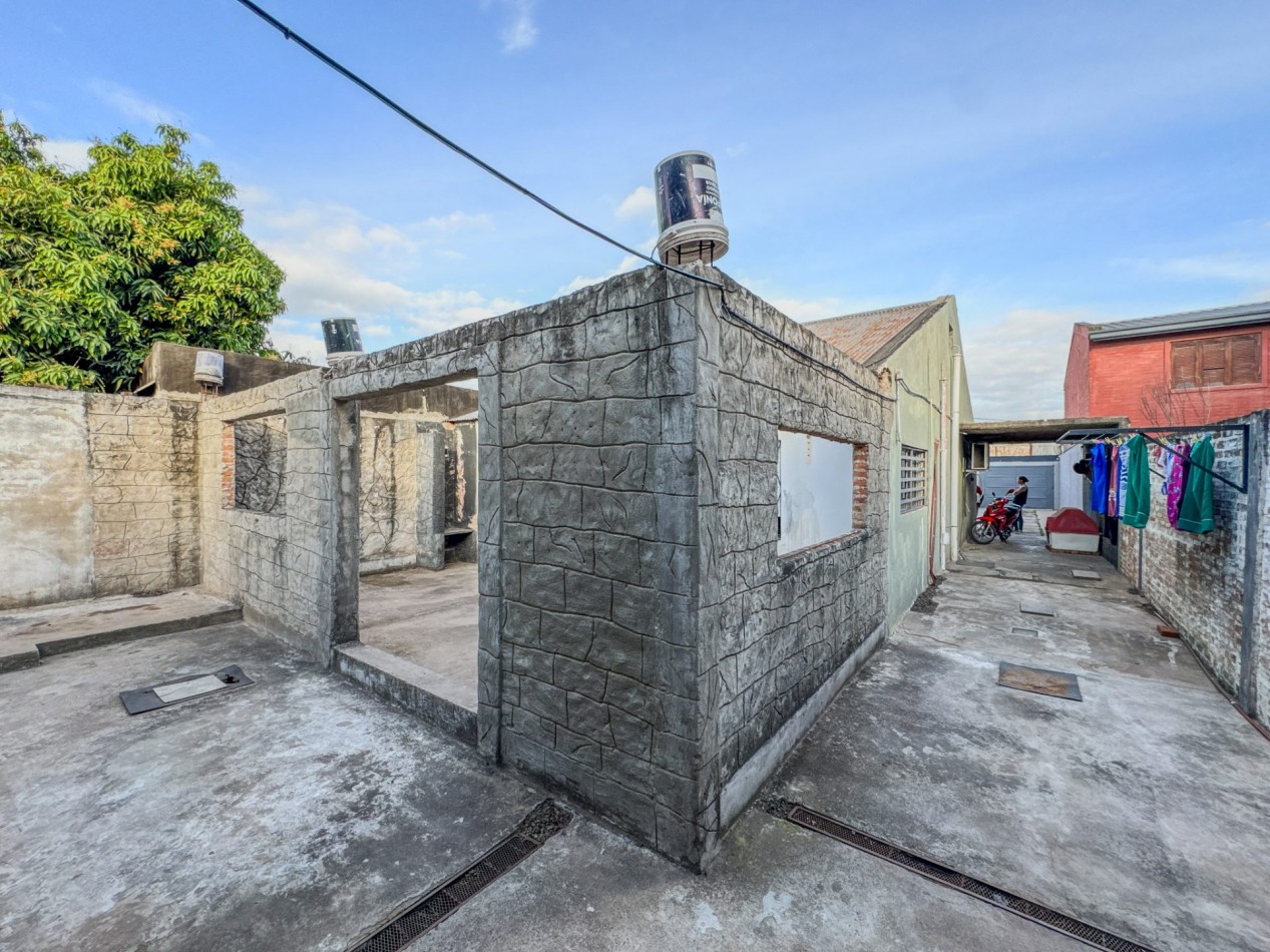 Casa con local y deposito en terreno de 400 m² — a 50 m de Av. Soberania Nacional