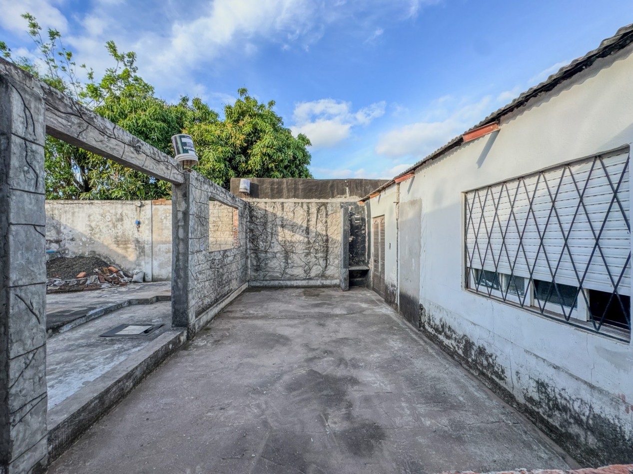 Casa con local y deposito en terreno de 400 m² — a 50 m de Av. Soberania Nacional