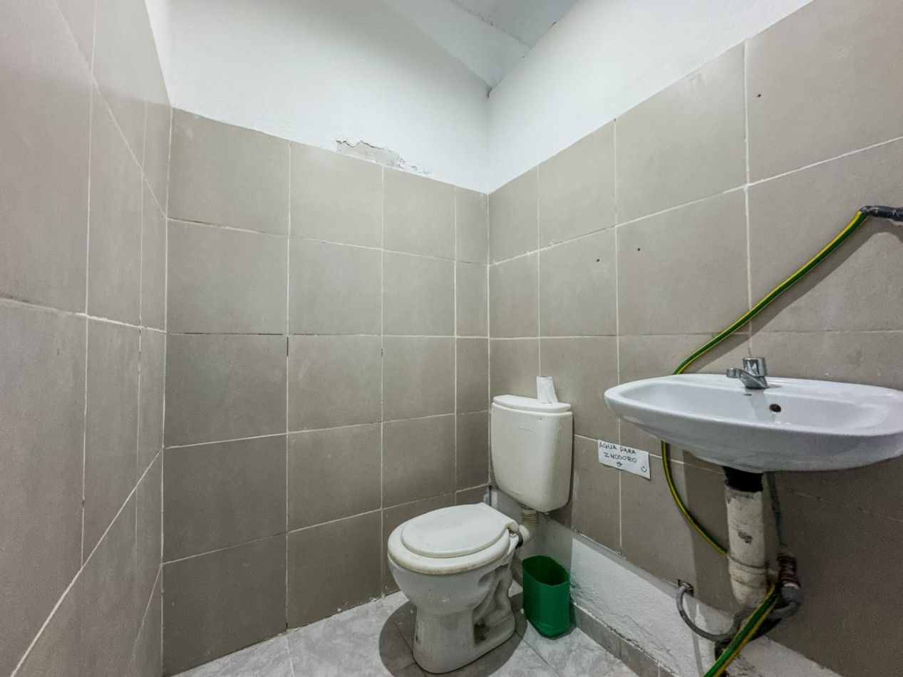 Local comercial con galpon de 190 m² a 20 metros de Av. Hernandarias