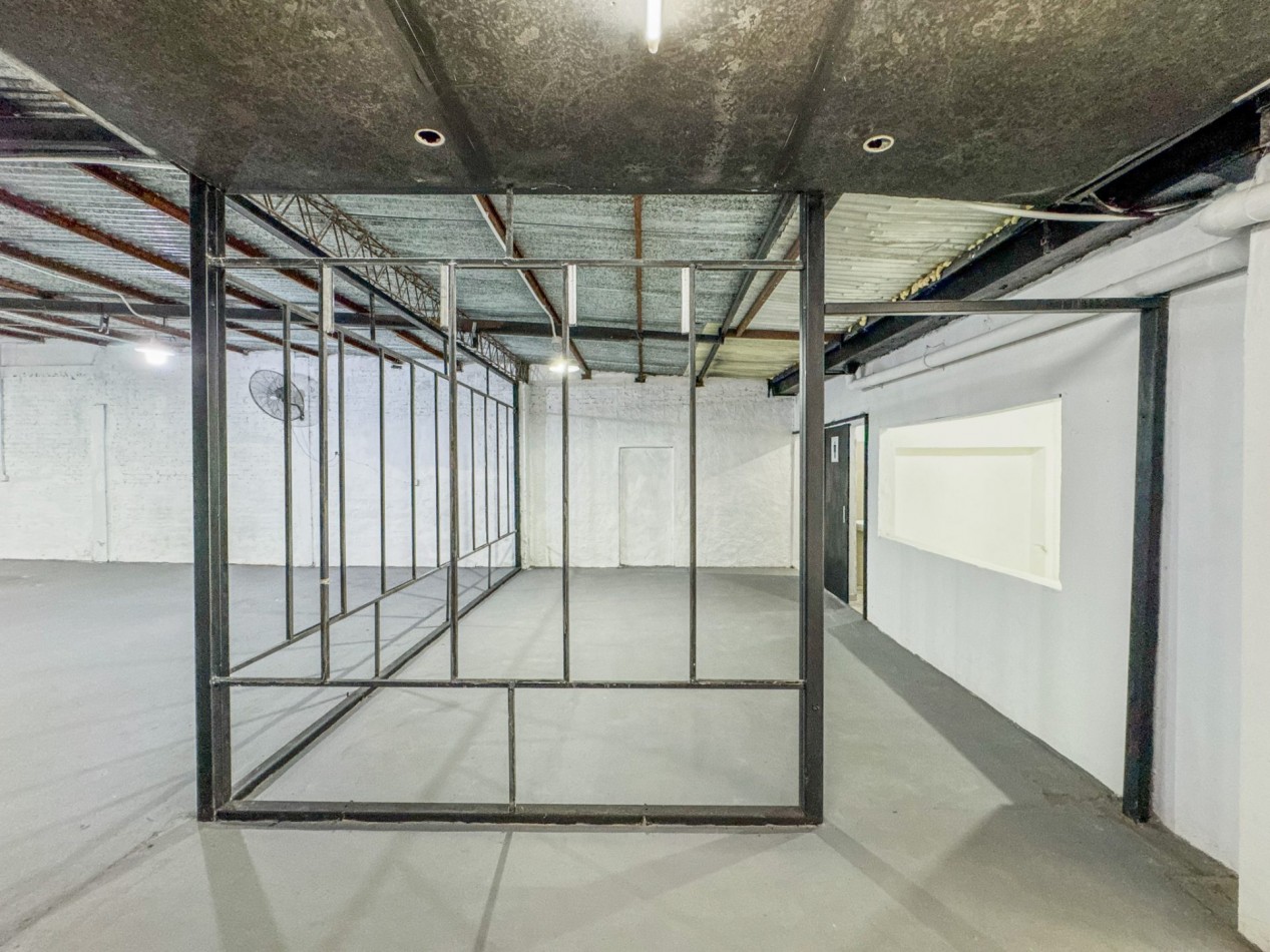 Local comercial con galpon de 190 m² a 20 metros de Av. Hernandarias