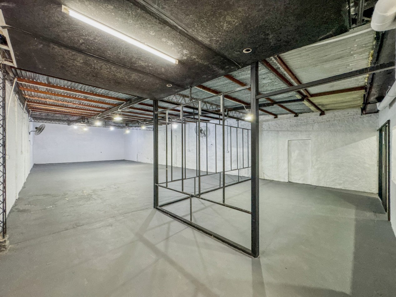 Local comercial con galpon de 190 m² a 20 metros de Av. Hernandarias