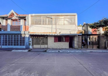 Casa Amplia con 4 Dorm. Patio y Salon Extra en Provincias Unidas