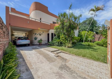 Gran casa familiar: 4 dormitorios, patio con quincho y buen estado