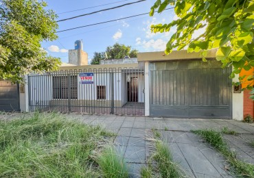 Casa 6 Ambientes, Villa Chica | Apta Credito | Patio y Galeria