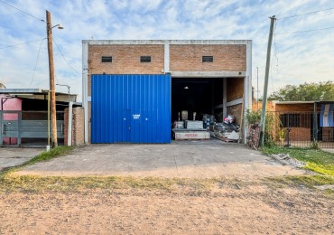 Galpon con Oficinas y Entrepiso a 280 m de Ruta 11
