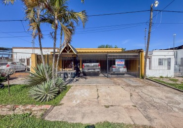 Casa con pileta y quincho independiente en terreno de 500 m² — Fontana